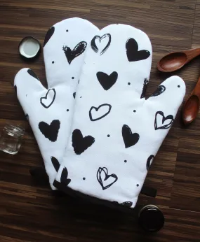 Cotton White Heart Oven Gloves Pack Of 2