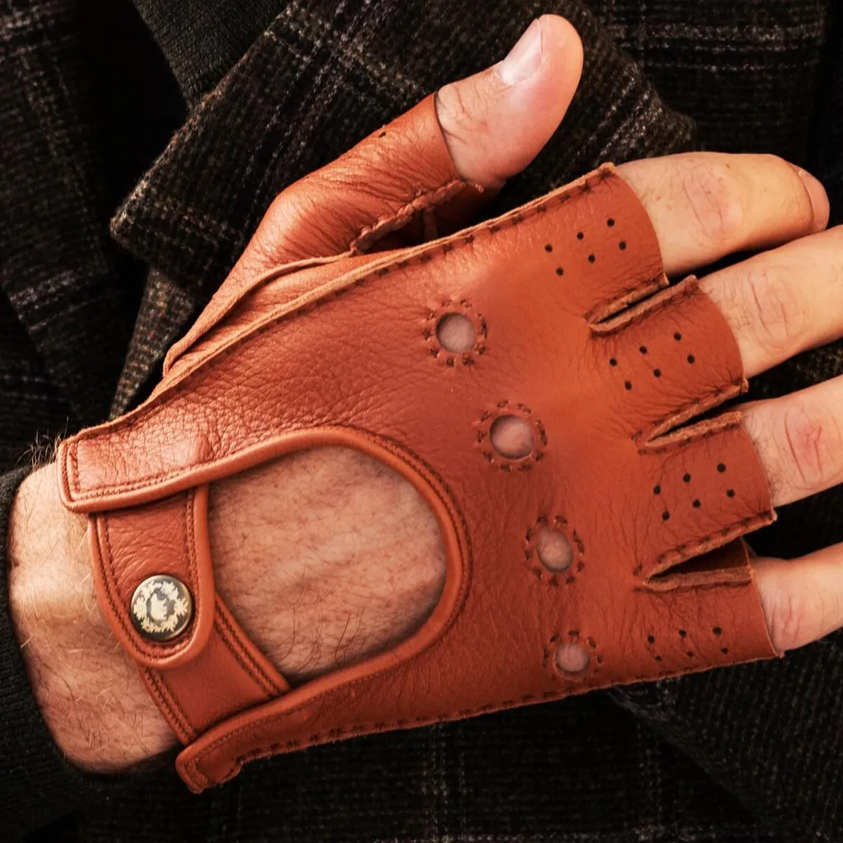 Vincenzo (brown): fingerless Italian driving gloves made of American deerskin leather