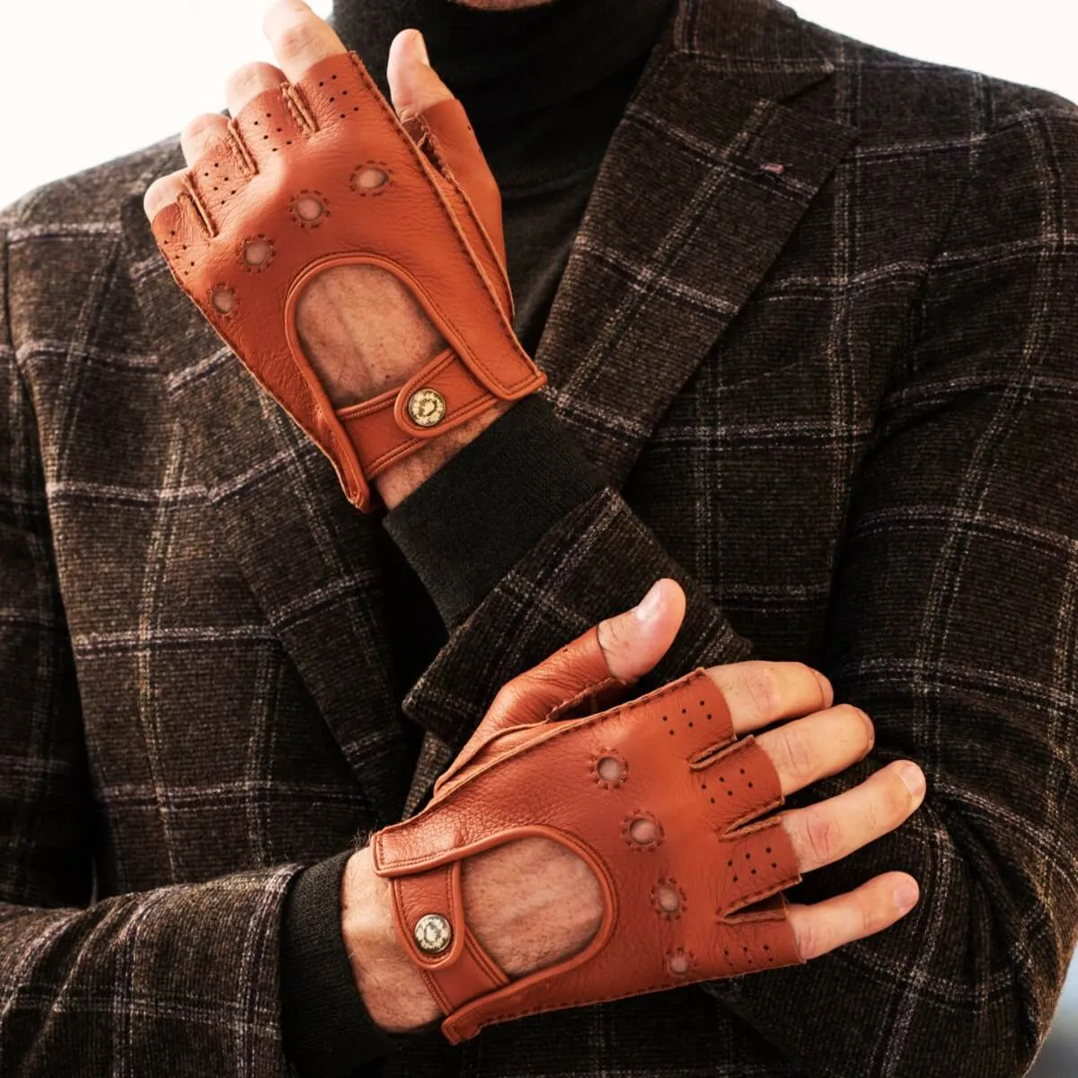 Vincenzo (brown): fingerless Italian driving gloves made of American deerskin leather